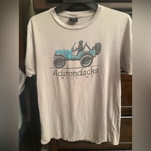 Adirondacks Inlet Ny T Shirt dog in jeep size M